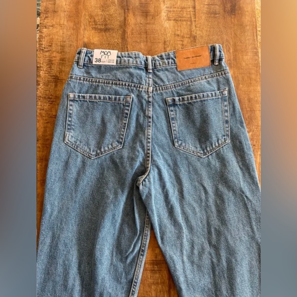 Zara Mom Fit Blue Jeans - Picture 5 of 5